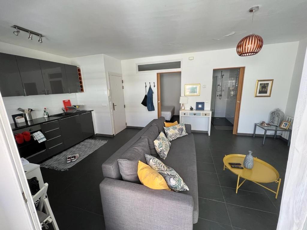 Sunny Flat In Sitges 30 Seconds To Beach, Balcony & Sea Views! Ngoại thất bức ảnh