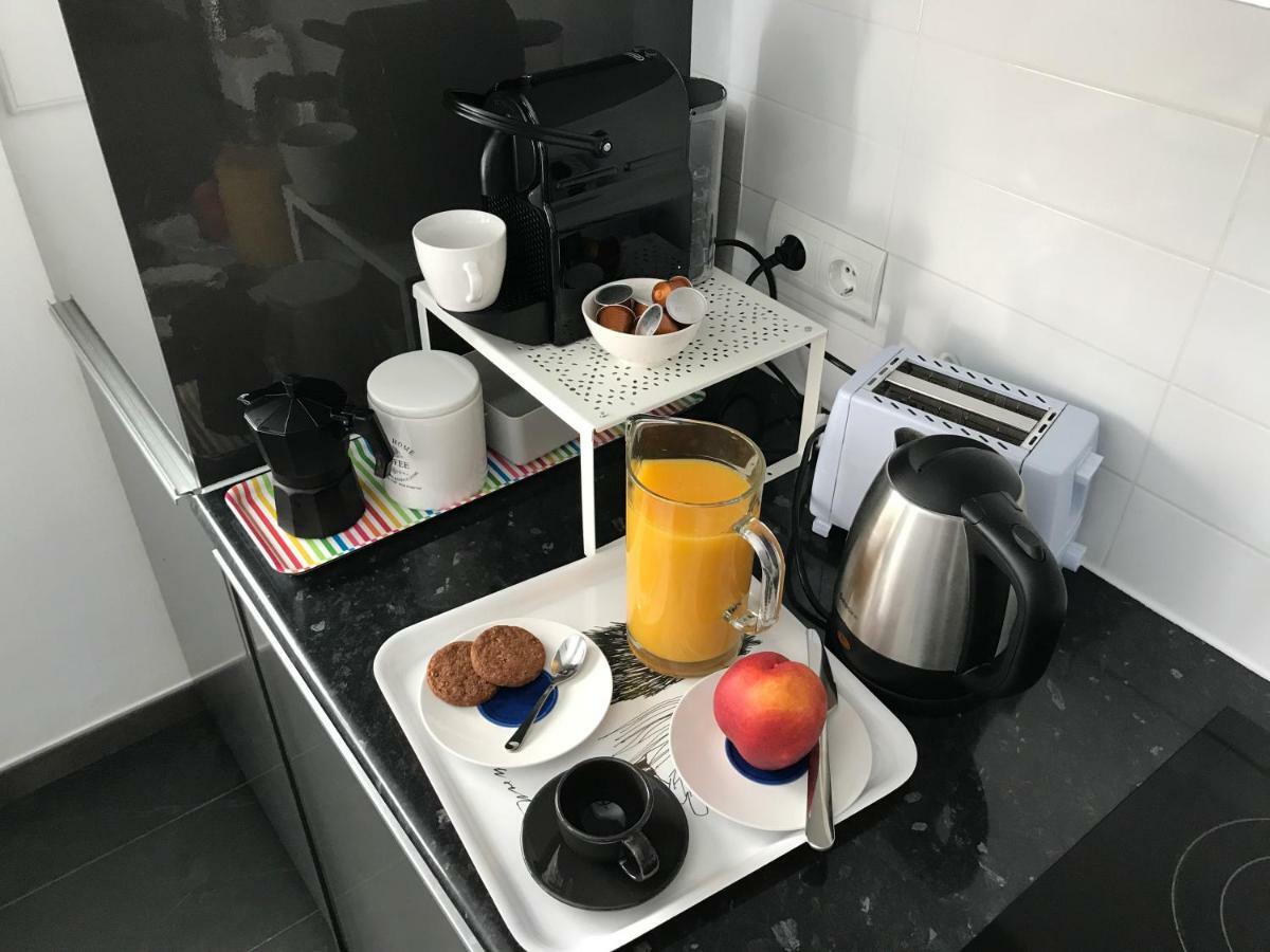 Sunny Flat In Sitges 30 Seconds To Beach, Balcony & Sea Views! Ngoại thất bức ảnh