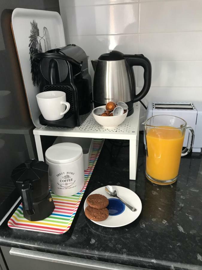 Sunny Flat In Sitges 30 Seconds To Beach, Balcony & Sea Views! Ngoại thất bức ảnh